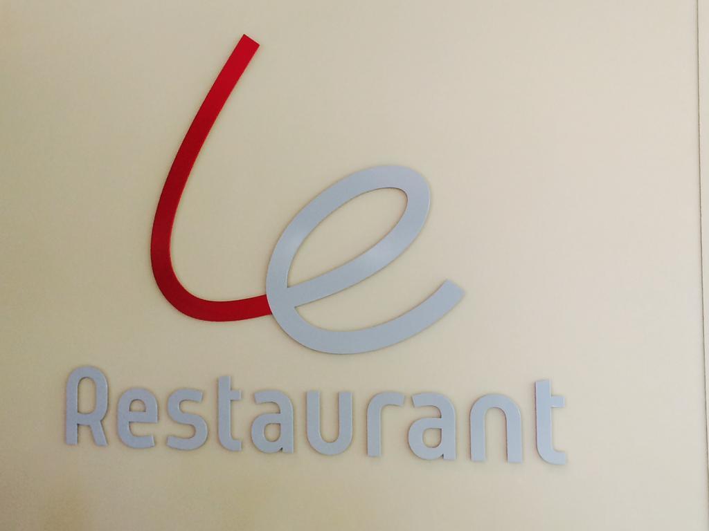 波尔多西部 - 梅里尼亚克机场钟楼酒店 Mérignac 外观 照片